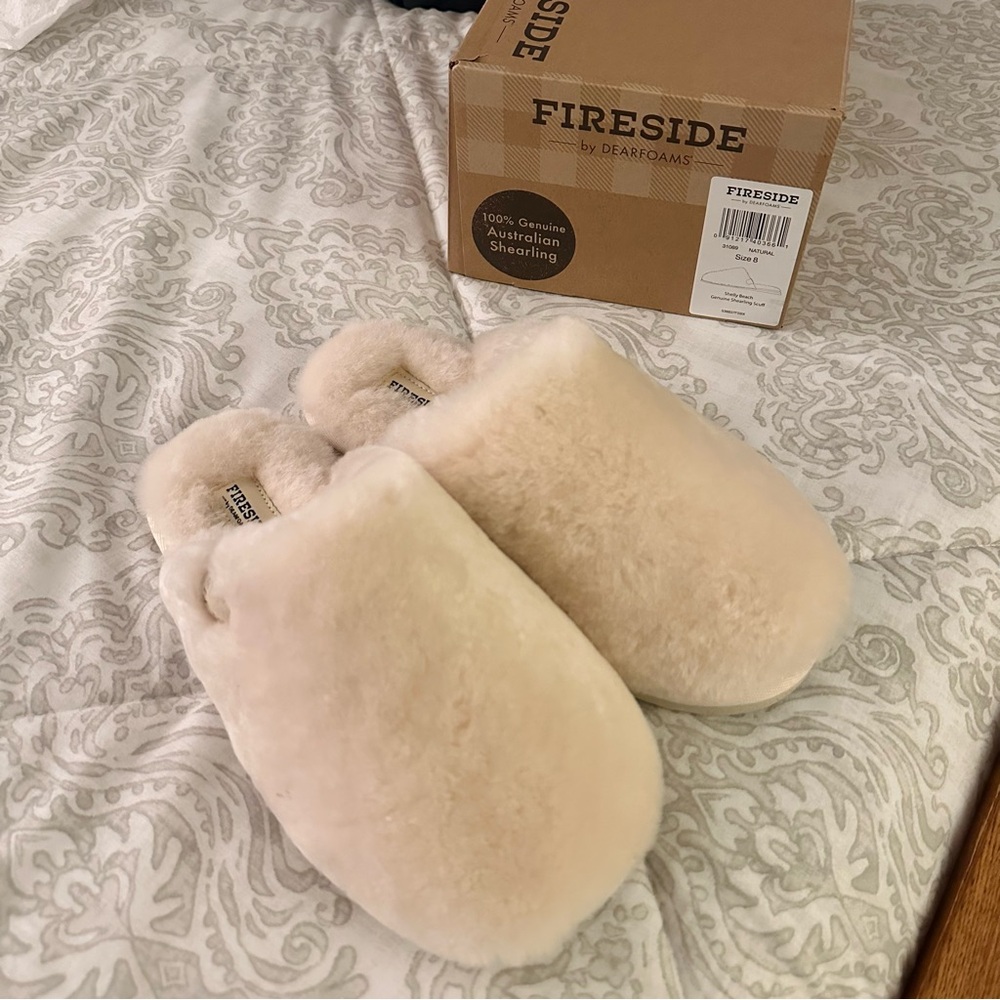 Fireside by Dearfoams Cream Shearling Slippers NIB size 8